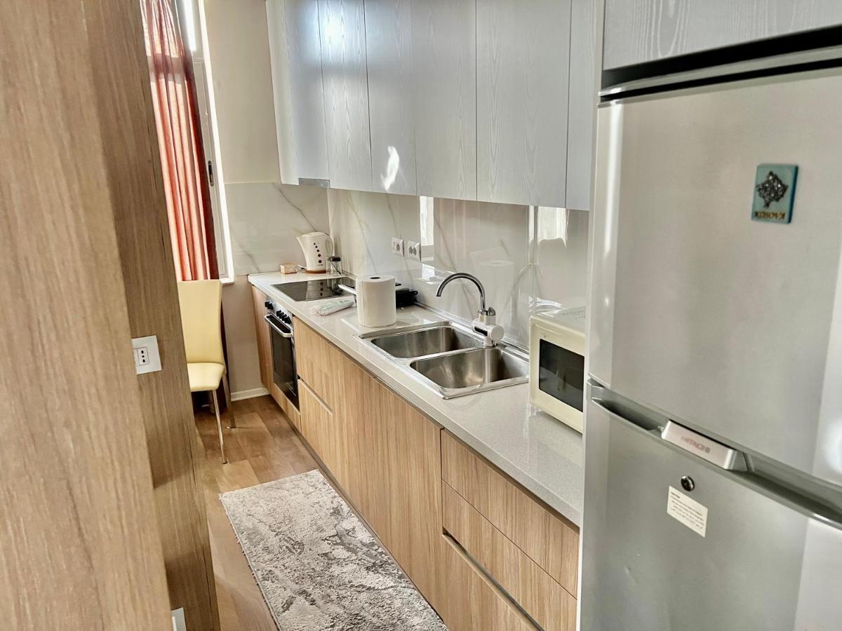 Experience New Bazaar Apartment 01 Тирана Екстериор снимка