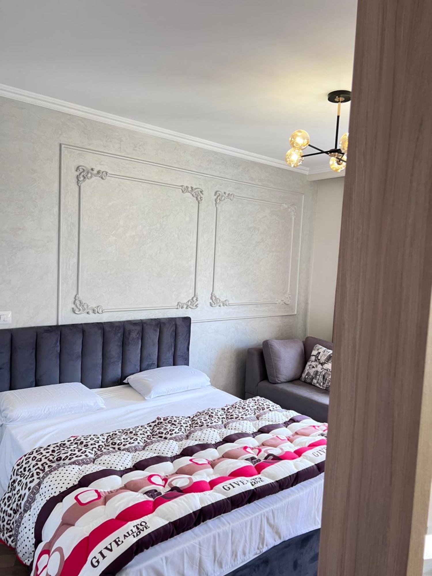 Experience New Bazaar Apartment 01 Тирана Екстериор снимка